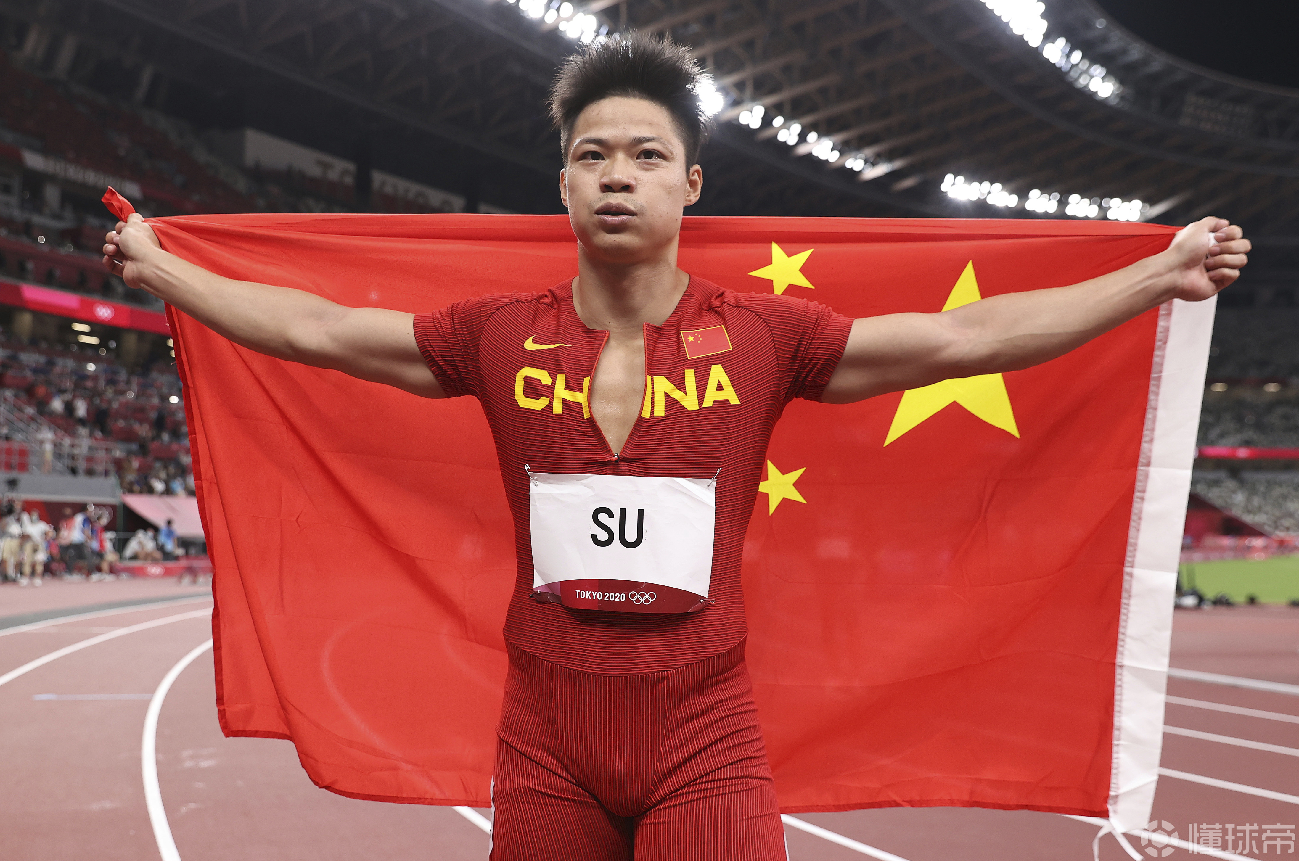 运动员们奋发向前，刷新个人最佳成绩